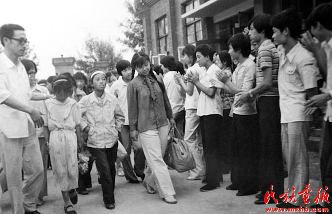 在历史跨越的现场（1）|中国民族地区改革开放四十年影像大事记（上） ——纪念改革开放40年中国民族影像志摄影展 民族记忆 第1张