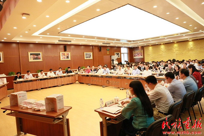 《中国兴边富民发展报告(2021)——兴边富民行动20年》新书发布会暨第三届中国兴边富民论坛在中央民族大学举行 图片报道 第1张-民族画报 《中国兴边富民发展报告(2021)——兴边富民行动20年》新书发布会暨第三届中国兴边富民论坛在中央民族大学举行 图片报道 第1张
