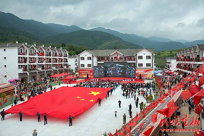 20191231clm04 民族团结进步示范创建结硕果 民族地区繁荣发展成果再提升 ——中共昆明市委常委、市委统战部部长杨皕谈昆明市成功创建“全国民族团结进步示范市” 同心筑梦 第2张