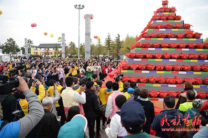 步履铿锵奔小康 描绘龙井新面貌 专题 第9张