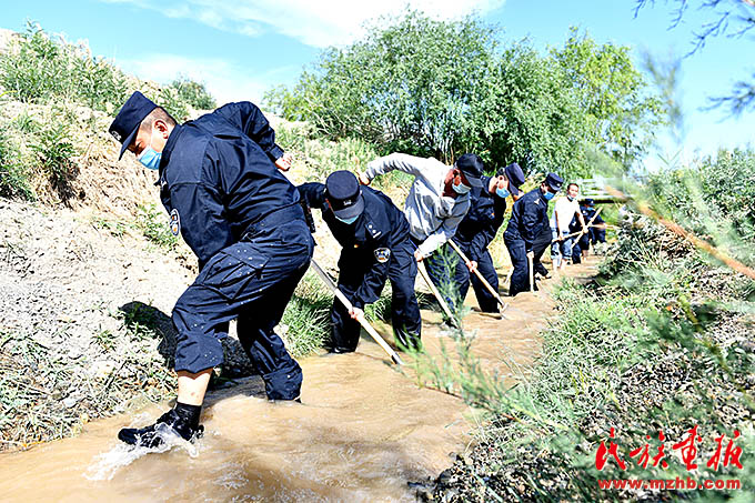 东天山脚下的民族团结模范所 壮丽征程 第5张