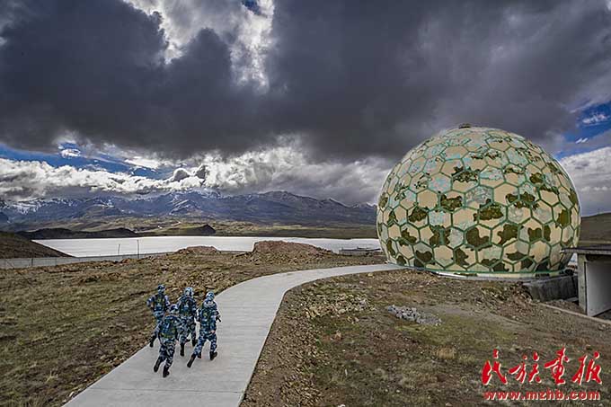 翱翔在雪域高原的“钢铁雄鹰”——驻藏空军部队扎根雪域高原支援西藏建设发展纪实 同心筑梦 第12张