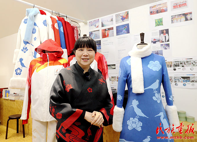 把中国最美服装设计展现给世界——访“双奥服装设计师”、北京服装学院民族服饰博物馆馆长贺阳教授 图片报道 第1张