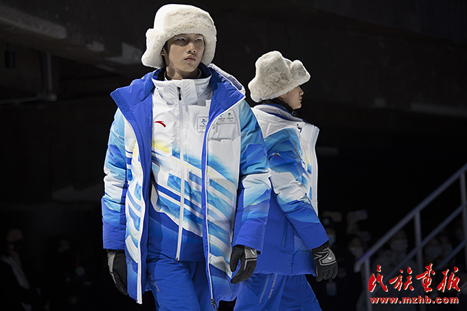 把中国最美服装设计展现给世界——访“双奥服装设计师”、北京服装学院民族服饰博物馆馆长贺阳教授 图片报道 第6张