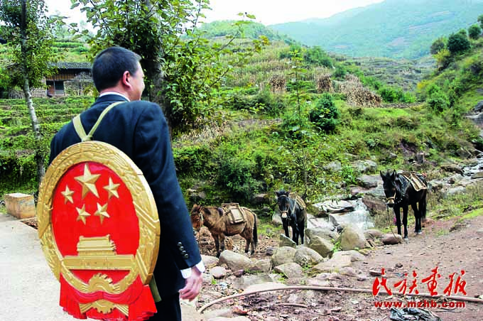 从“背着国徽去开庭”到智慧法庭 同心筑梦 第1张