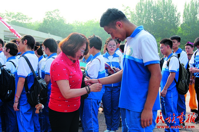 天山学子在东北育才学校茁壮成长 同心筑梦 第7张