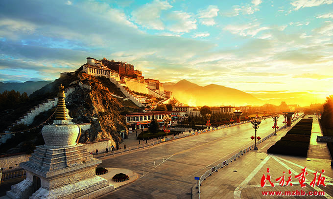 布达拉宫：“世界屋脊”上的中华文化瑰宝 壮丽征程 第1张