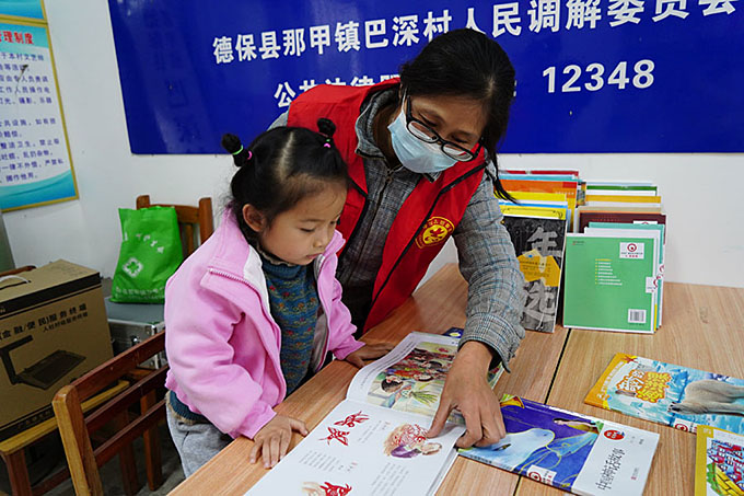 广西德保:农家书屋书香四溢 图片报道 第2张-民族画报