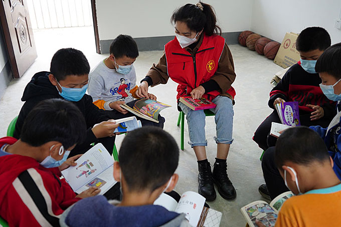 广西德保:农家书屋书香四溢 图片报道 第3张-民族画报