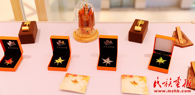 影动五角枫 大美内蒙古——“兴安盟·五角枫”杯世界疏林草原摄影大展在京开幕 图片报道 第6张-民族画报