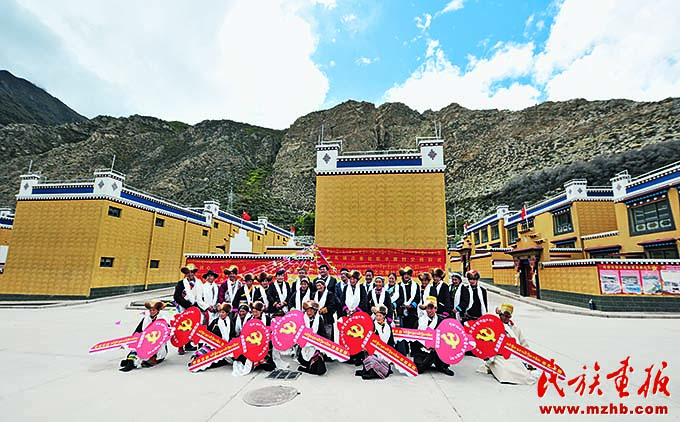 小康村里看小康——民族地区小康村繁荣发展景象 壮丽征程 第3张