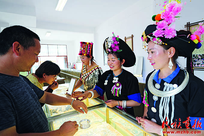小康村里看小康——民族地区小康村繁荣发展景象 壮丽征程 第14张