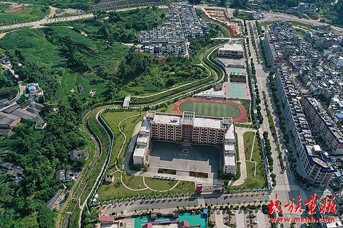 凤庆县第一完全小学(滇红校区):民族团结之花绽放校园 图片报道 第1张-民族画报