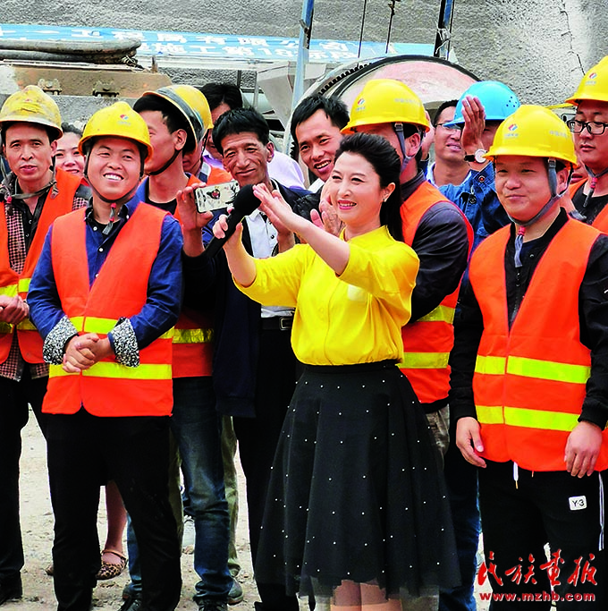 刘媛媛:高唱团结奋进的赞歌 同心筑梦 第4张-民族画报