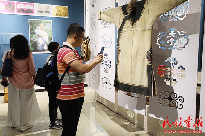 2022年吉林省传统工艺高质量发展培训班暨满族刺绣与满族服饰制作技艺研修班在通化师范学院开班 图片报道 第3张