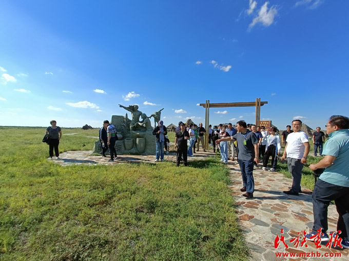 纪念曲艺大师琶杰诞辰120周年暨扎鲁特历史文化学术研讨会在内蒙古扎鲁特旗举行 图片报道 第7张