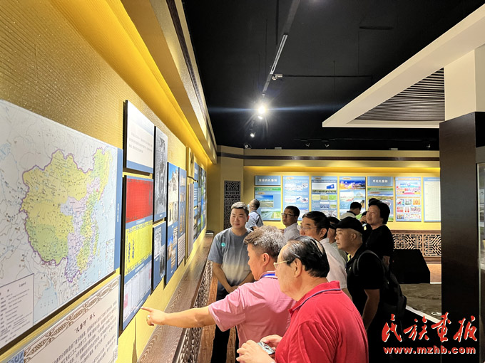 纪念曲艺大师琶杰诞辰120周年暨扎鲁特历史文化学术研讨会在内蒙古扎鲁特旗举行 图片报道 第6张