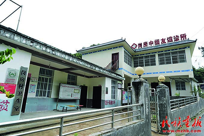 岗房村:国旗高高飘扬在边境新村 图片报道 第3张-民族画报