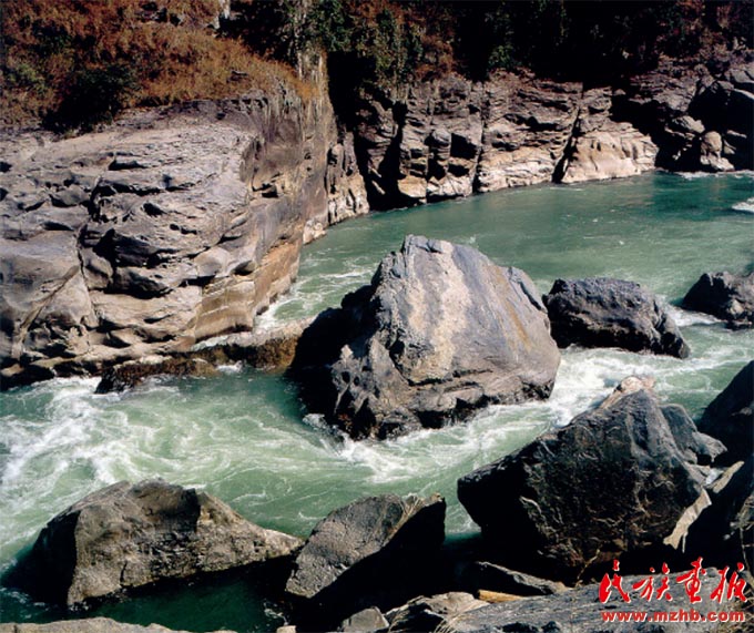人间仙境 大美泸水 泸水市创建全国民族团结进步示范市工作-民族画报 第5张