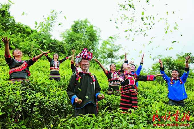 中华民族共同体意识越铸越牢，汇聚成同心共筑中国梦的强大力量 我国民族团结进步事业取得新的历史性成就（中国这十年·系列主题新闻发布） 中国共产党第二十次全国代表大会特别报道 第31张