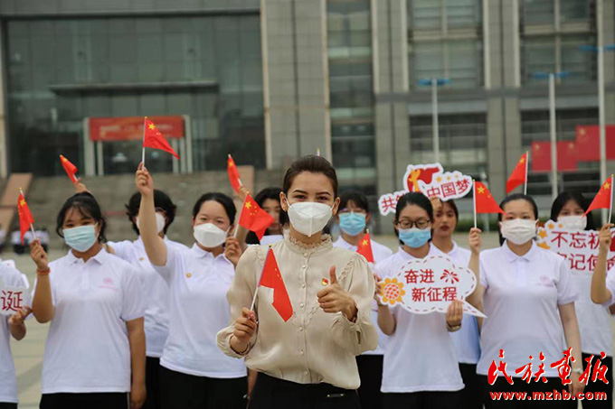 二十大代表玛日耶姆古丽·吾布力喀斯木：当好领路人，守护民族团结之花 中国共产党第二十次全国代表大会特别报道 第7张