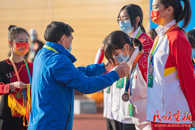 四川省第十六届少数民族传统体育运动会高脚竞速项目精彩瞬间 图片报道 第8张