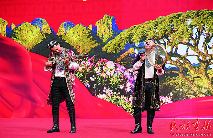 中央民族歌舞团 : 用艺术形式铸牢中华民族共同体意识 同心筑梦 第2张