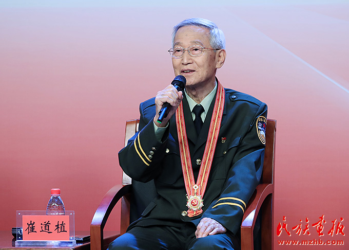 他是中国警界痕迹鉴定的“定海神针”，7000余件物证无一差错 同心筑梦 第2张