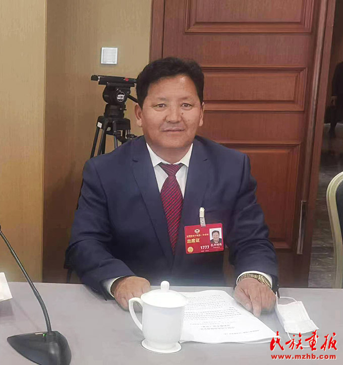 两会关注|完善民族地区医疗卫生条件 促进民族医药保护发展 图片报道 第2张