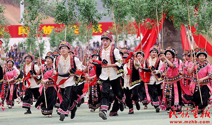 广西隆林举办系列活动庆祝自治县成立70周年 图片报道 第3张