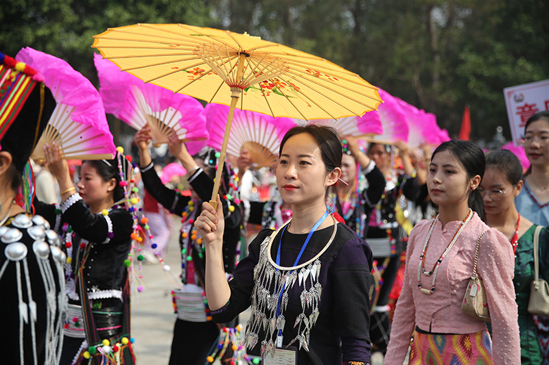 燃！“大美陇川”开启万人目瑙纵歌狂欢模式 图片报道 第12张