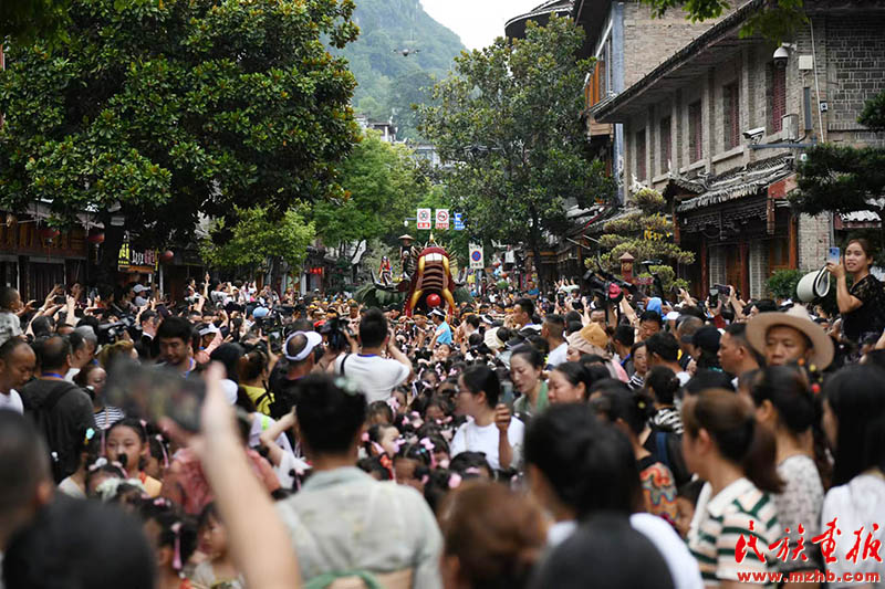 2023年民体杯全国龙舟、独竹漂比赛在贵州镇远开幕 图片报道 第9张