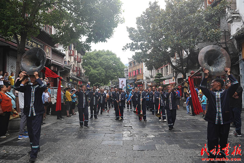 2023年民体杯全国龙舟、独竹漂比赛在贵州镇远开幕 图片报道 第10张