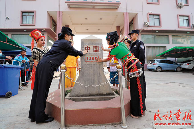 多彩瑞丽 同心筑梦——铸牢中华民族共同体意识 谱写瑞丽民族团结进步新篇章 同心筑梦 第12张