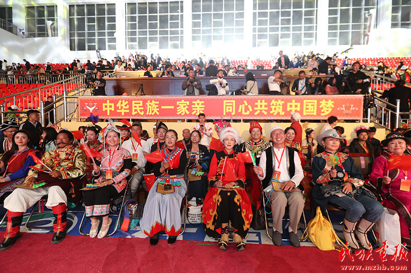 相约彩云之巅 相聚吉祥德钦——云南省迪庆州第14个民族团结进步月系列活动启动暨2023“中国德钦·梅里雪山第九届弦子艺术节” 开幕 图片报道 第22张