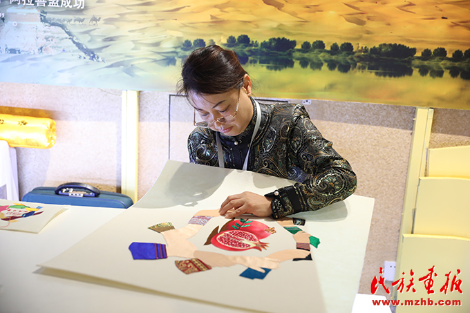 中华民族共同体体验馆内蒙古体验区阿拉善盟展演活动精彩开幕 图片报道 第3张