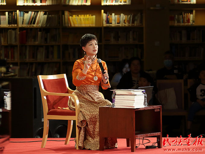 “来自草原和森林的文化记忆——中国北方少数民族经典民歌讲唱会”在国家大剧院举办 多彩中华 第2张