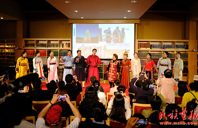 “来自草原和森林的文化记忆——中国北方少数民族经典民歌讲唱会”在国家大剧院举办 多彩中华 第8张