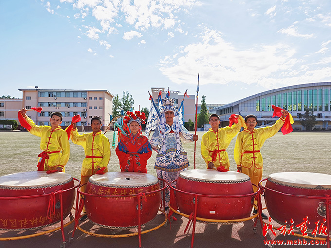 克拉玛依市第三中学：同音，同心，共成长 同心筑梦 第14张