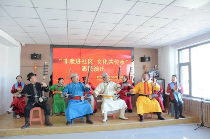 内蒙古巴林右旗赛罕街道开展“非遗进社区 文化共传承”惠民演出活动 多彩中华 第1张