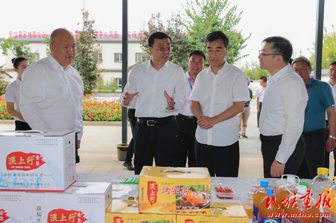 秦宜智率中央有关部门祝贺团出席新疆维吾尔自治区博尔塔拉蒙古自治州、巴音郭楞蒙古自治州成立70周年庆祝活动 时政要闻 第3张