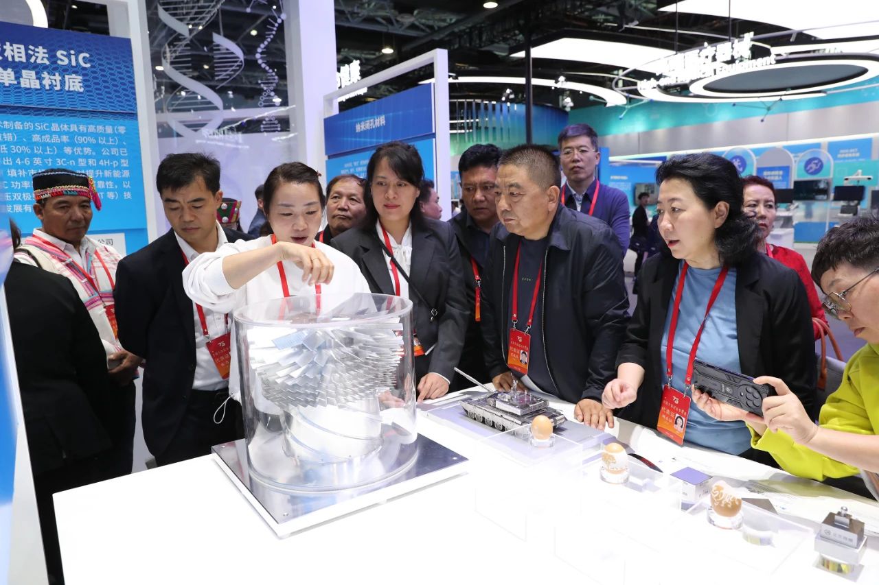 图讯·与模范同向同行｜感受科技与文化的双向奔赴 图片报道 第3张