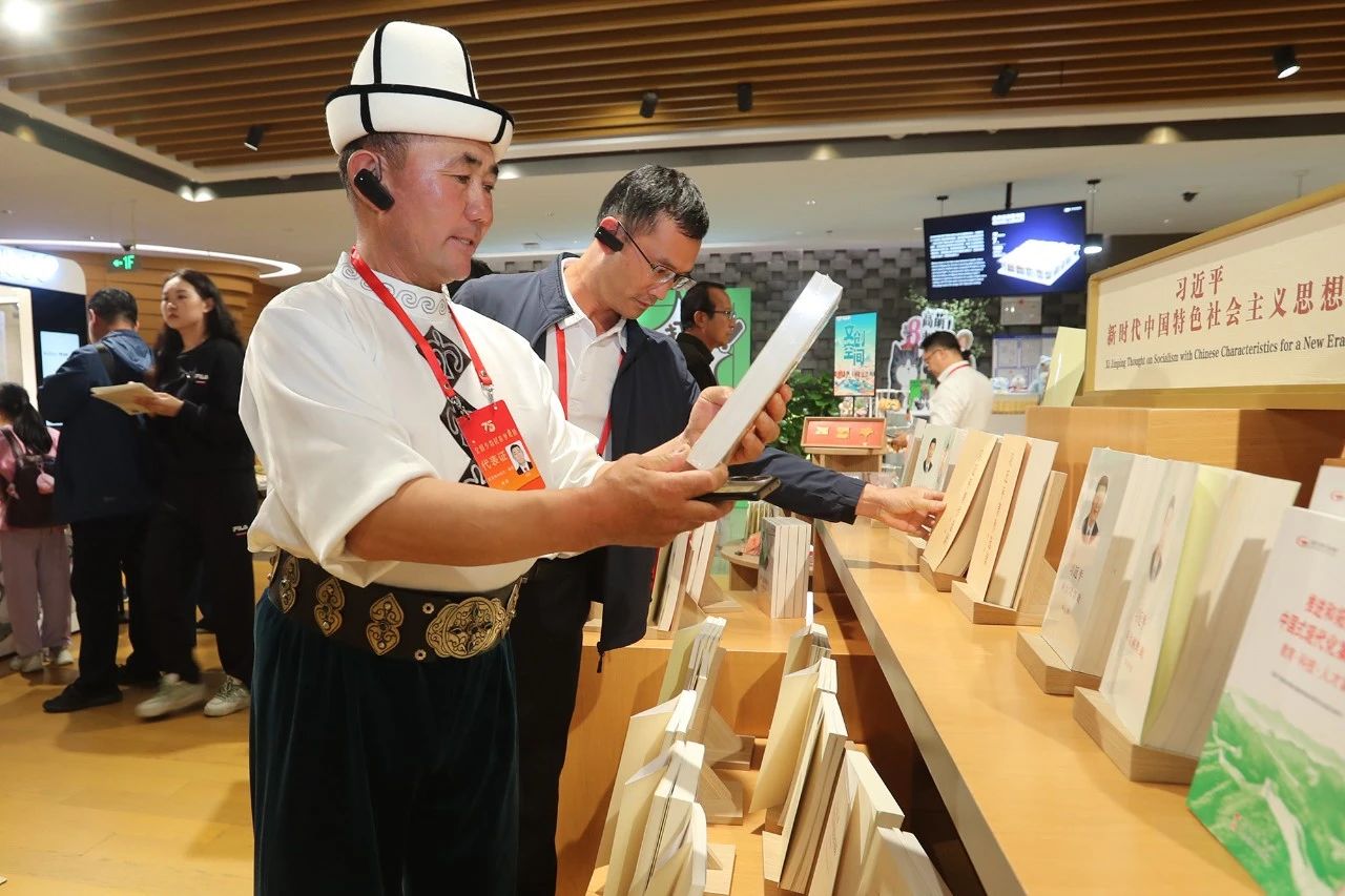 图讯·与模范同向同行｜感受科技与文化的双向奔赴 图片报道 第10张