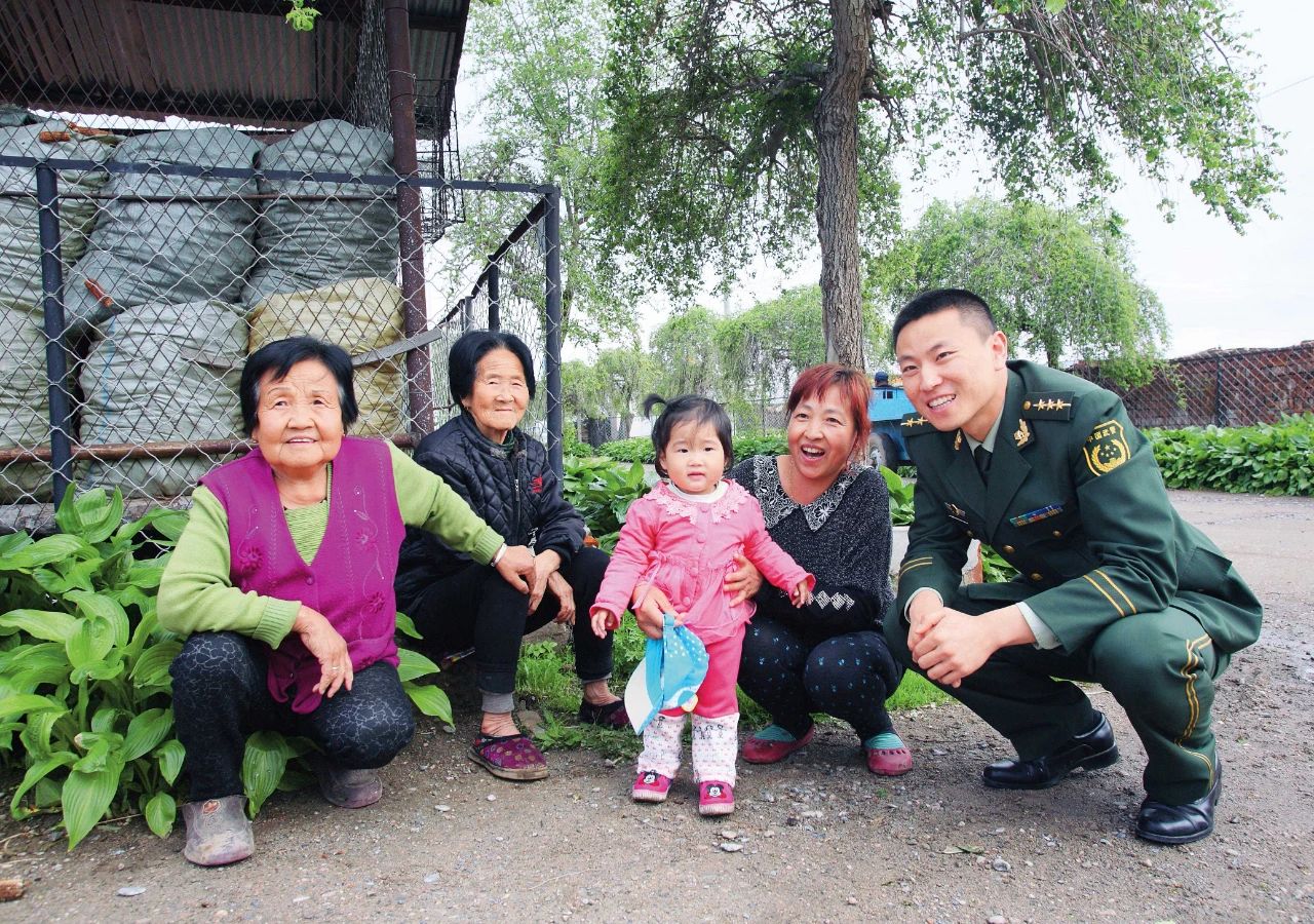 薪火相传画团结|安石林：扎根古城村 警民鱼水情 同心筑梦 第1张