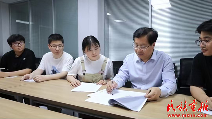 林强：传道授业 躬行耕耘 图片报道 第1张
