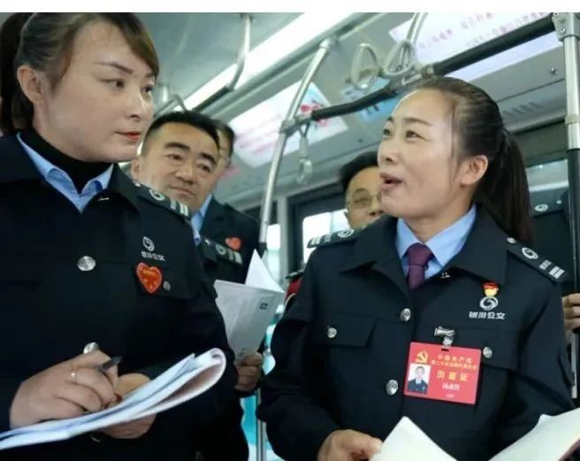 榜样的力量|杨彦锋：幸福的公交车“开”出民族团结之花 同心筑梦 第3张