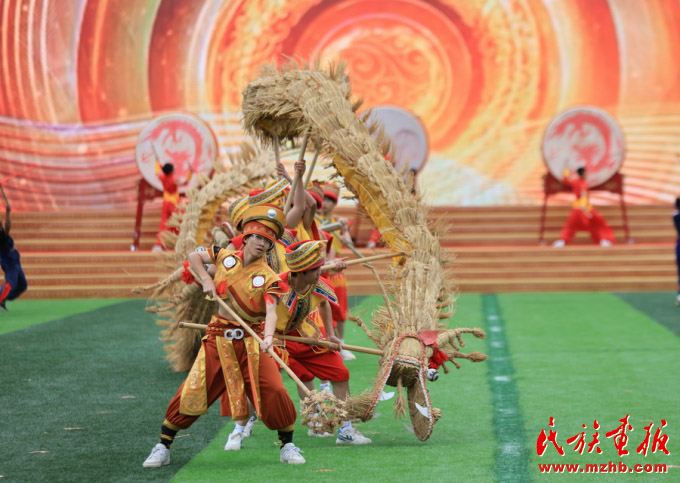 团结奋进四十载 三尖罗城展新颜——罗城仫佬族自治县成立40周年庆祝活动掠影 图片报道 第2张