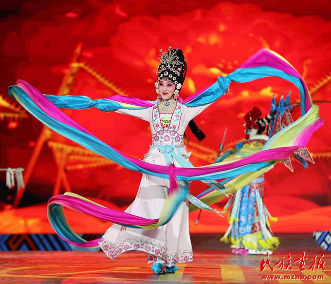 云南省第二届民族团结进步大舞台系列活动曲靖专场精彩上演 图片报道 第8张