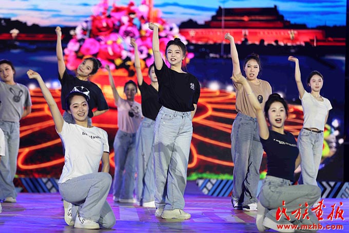 云南省第二届民族团结进步大舞台系列活动曲靖专场精彩上演 图片报道 第6张