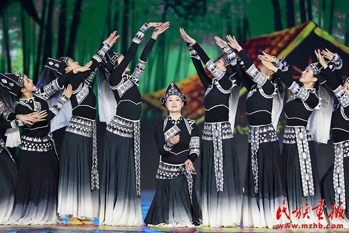 云南省第二届民族团结进步大舞台系列活动曲靖专场精彩上演 图片报道 第7张